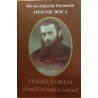 Tinerii, familia si copiii nascuti in lanturi