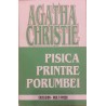 Pisica printre porumbei