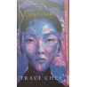 Vorbitoarea Traci Chee
